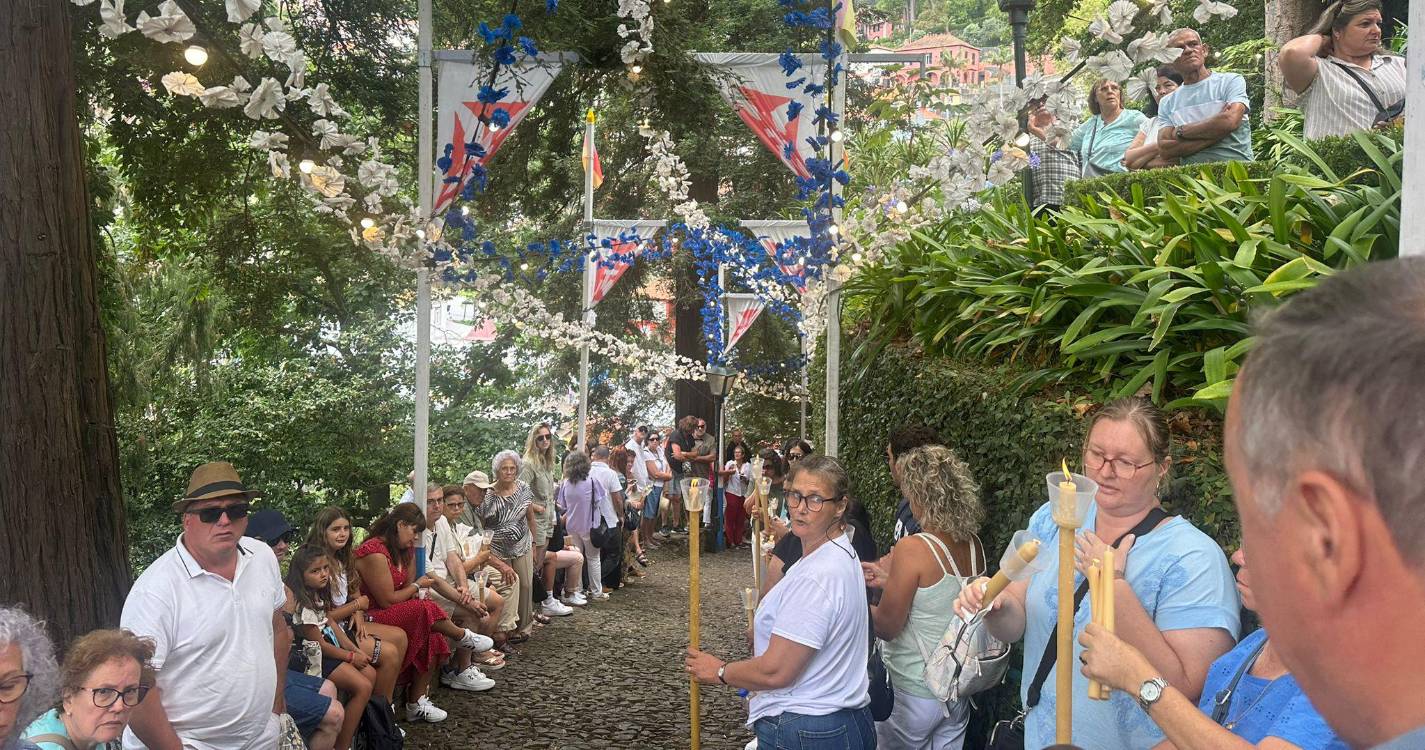 Procissão em honra de Nossa Senhora do Monte arranca com devoção (com fotos)