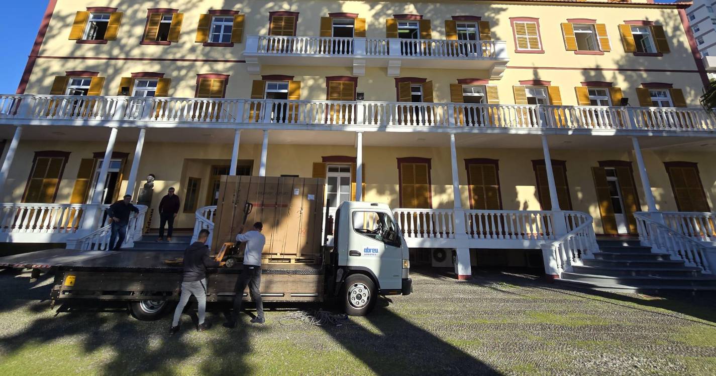 Conservatório adquire novo piano de cauda para melhoria das condições de ensino