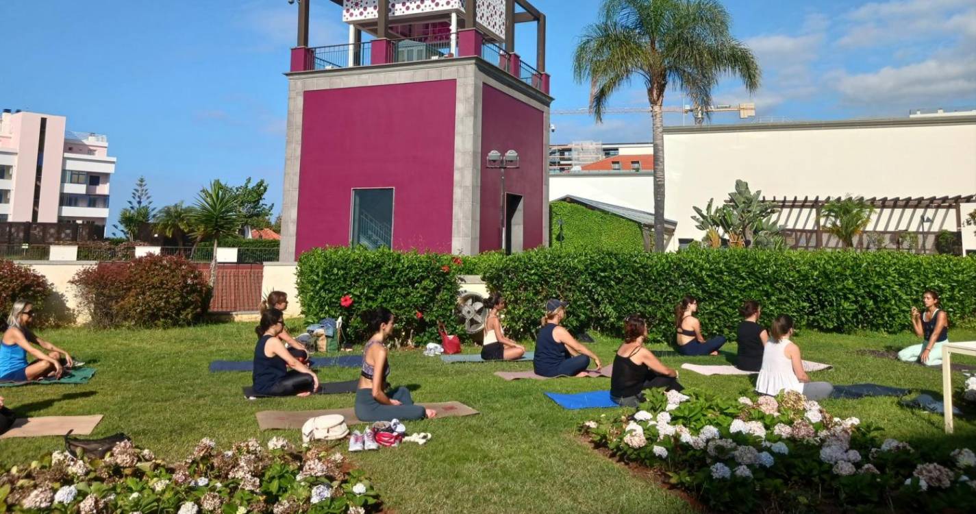 Yoga no Jardim Suspenso do Forum Madeira durante este mês