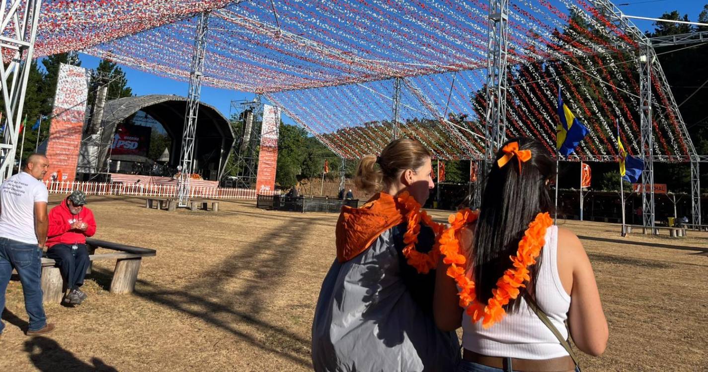 Tudo a postos para a festa do PSD (com fotos)