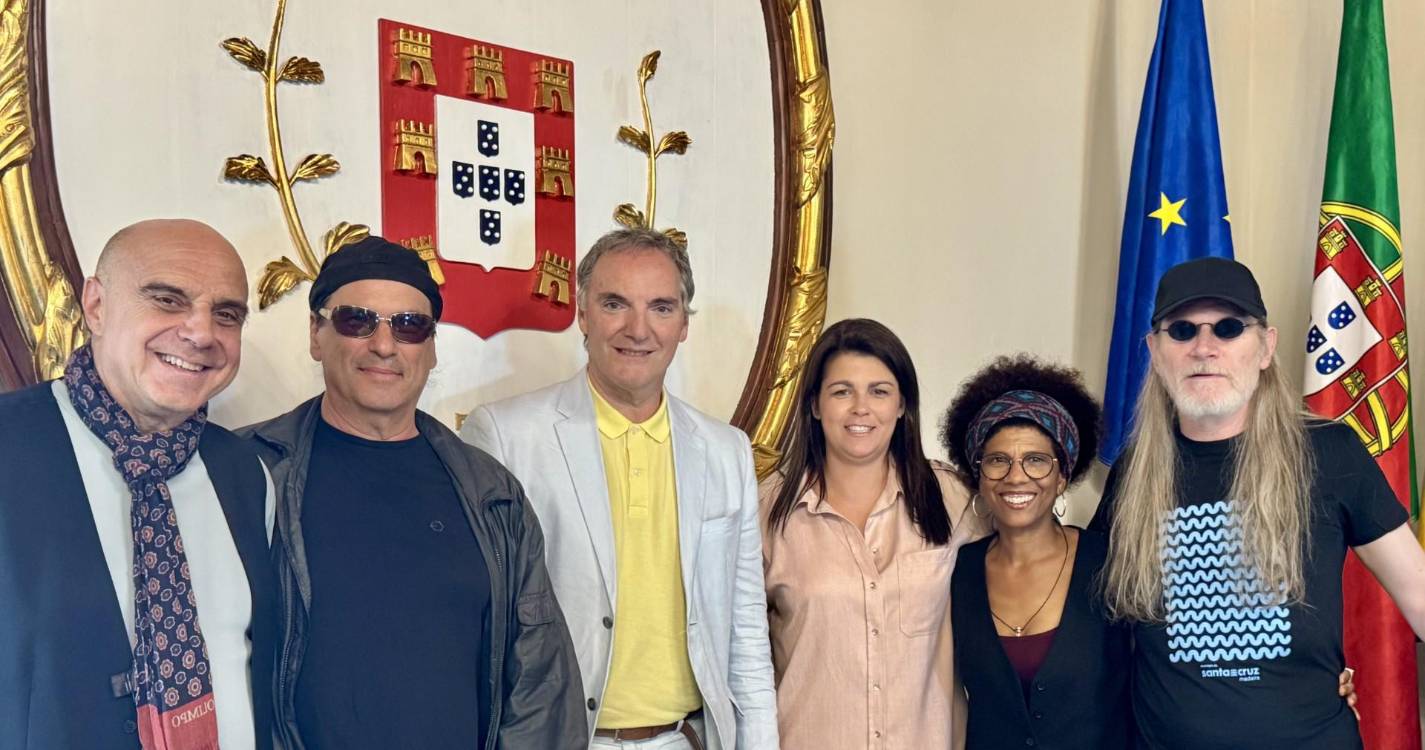 Delfins prometem espetáculo cheio de energia hoje à noite