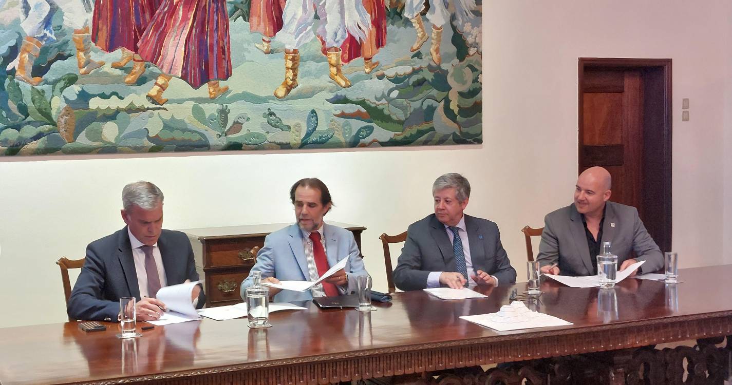 Assinado memorando para conservar e valorizar oceano. ARDITI promove expedições para estudar mares da Região