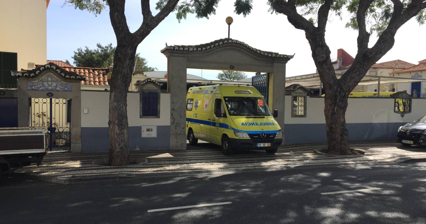 Mulher socorrida no centro do Funchal ao início desta tarde