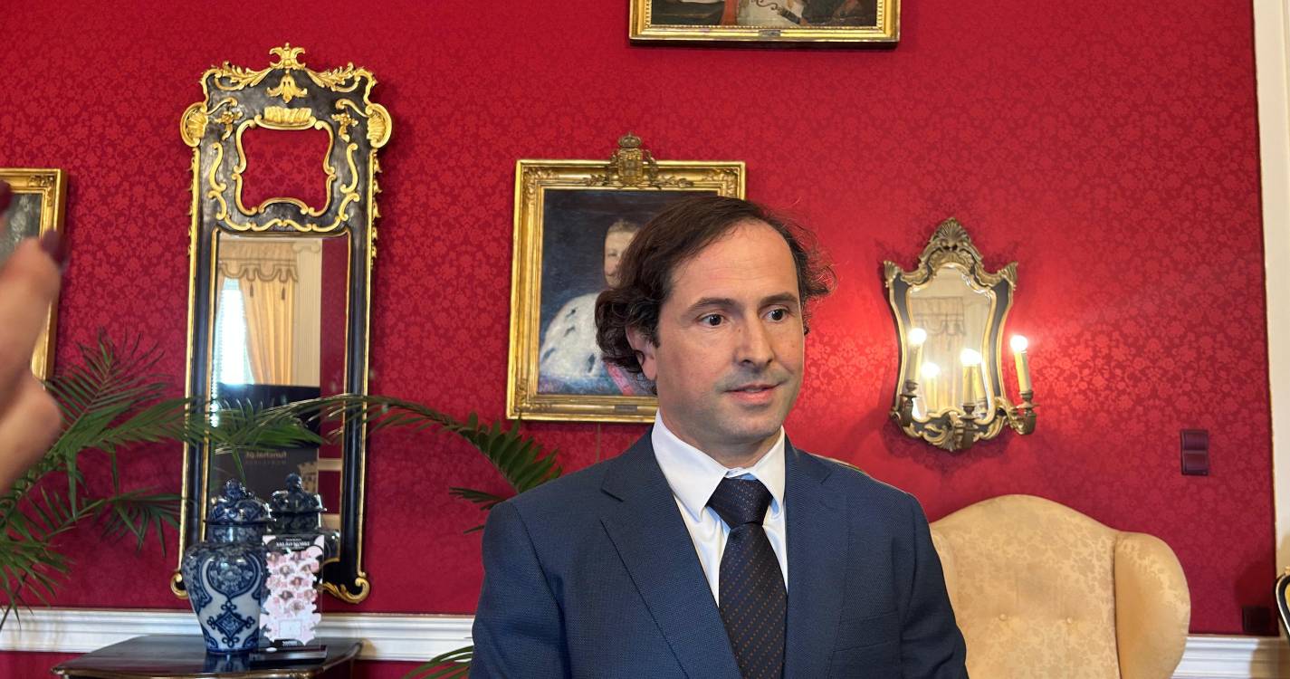 PS critica desempenho e revisão orçamental