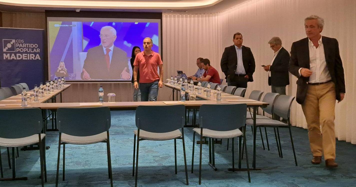Comitiva do CDS deve reagir à primeira projeção depois das 19h00