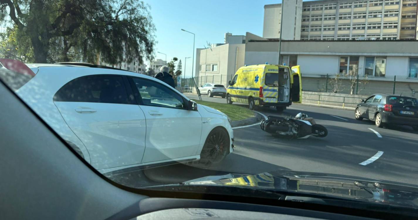 Acidente na rotunda do Hospital provoca pelo menos um ferido