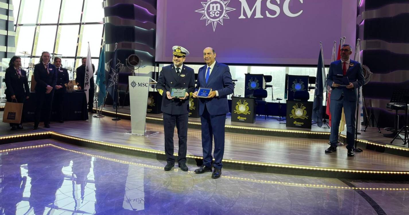 Veja como foi a tradicional troca de placas a bordo do MSC Euribia (com fotos)