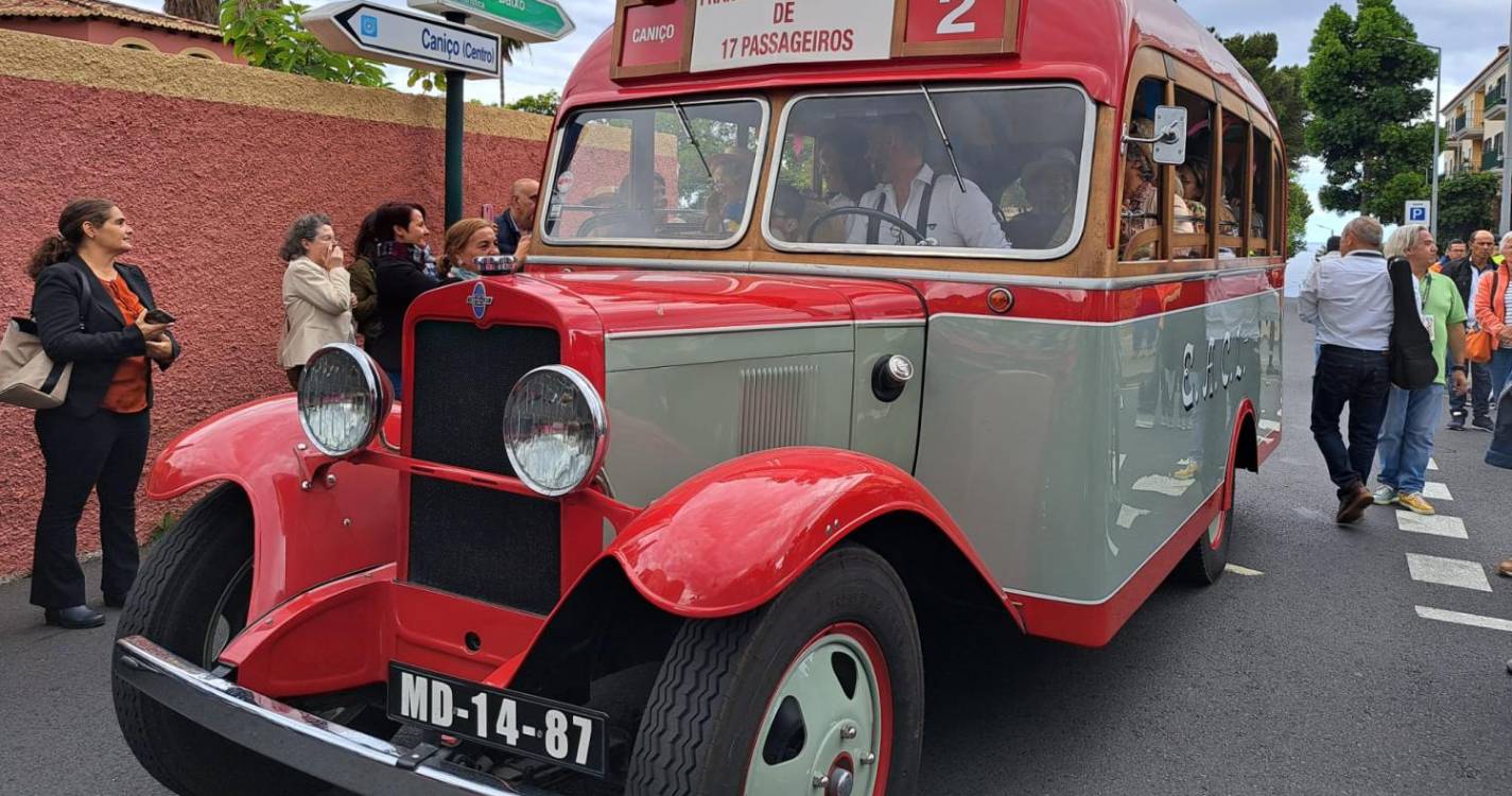 Cortejo da Festa da Cebola cheio de cor e alegria