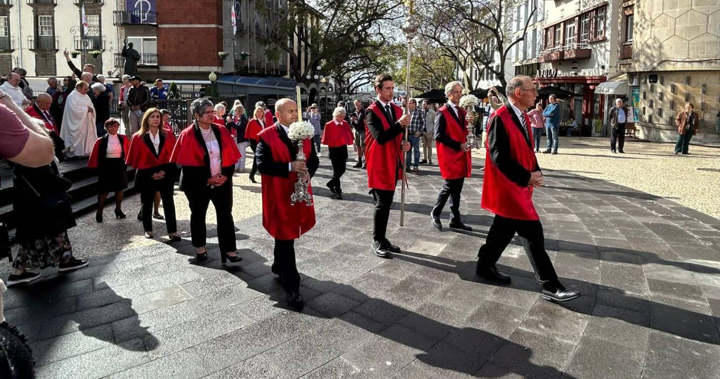 Procissão da Ressurreição do Senhor junta centenas de fiéis (com fotos e vídeo)