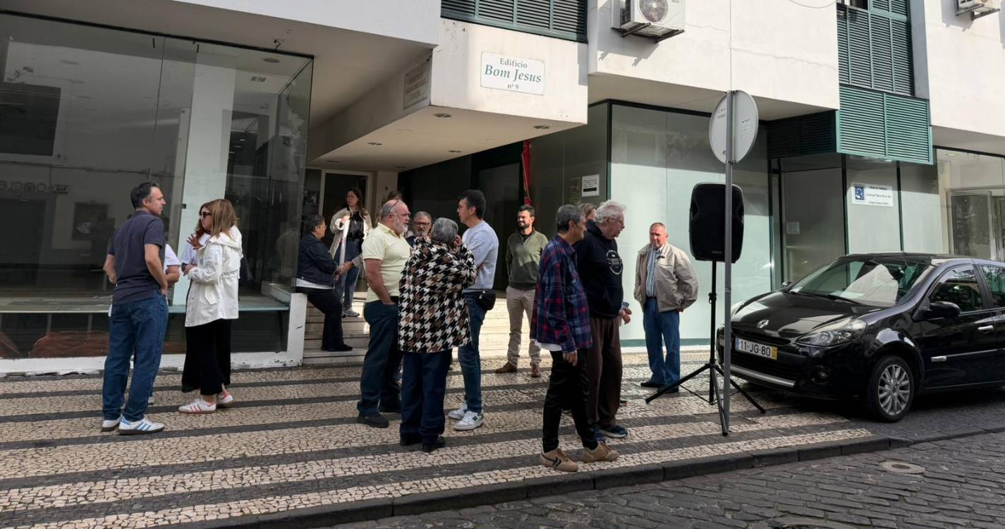 Quase uma centena na concentração contra o pacote laboral (com fotos e vídeo)