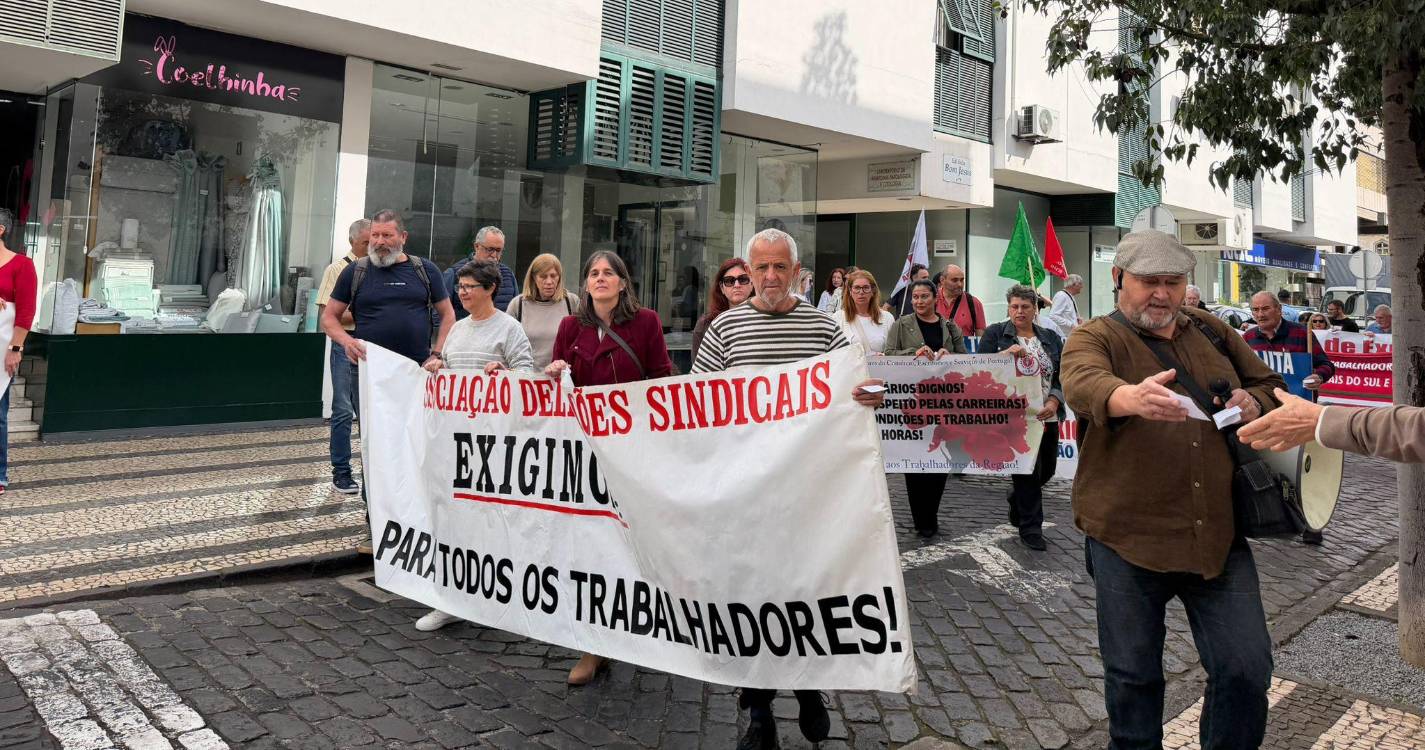 Quase uma centena na concentração contra o pacote laboral (com fotos e vídeo)