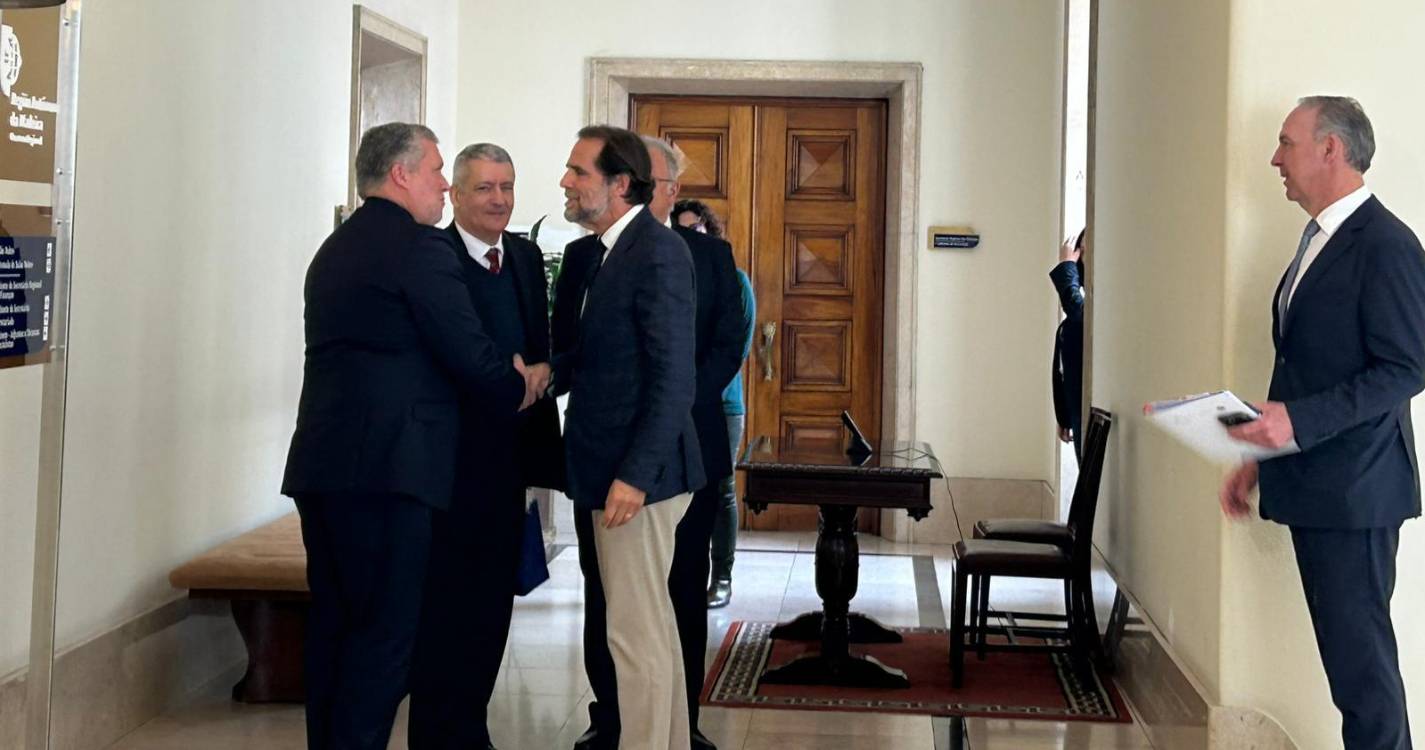 Albuquerque leva o porto do Funchal e fecho da Via Rápida a norte a reunião com ministro