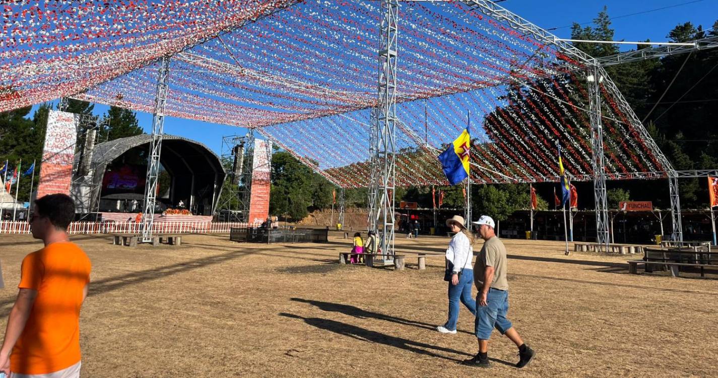 Tudo a postos para a festa do PSD (com fotos)