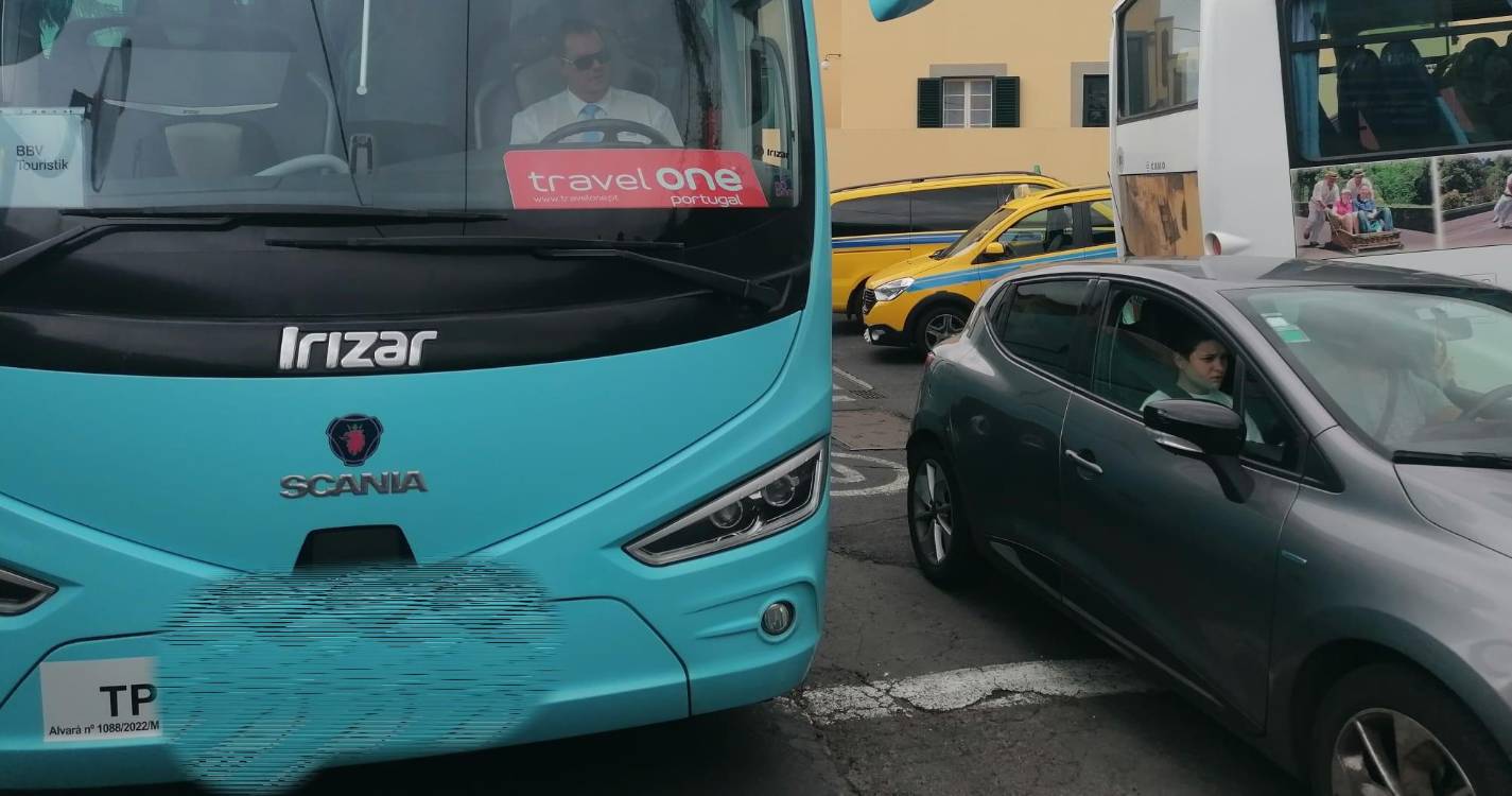 Estacionamento caótico volta a prejudicar operadores turísticos