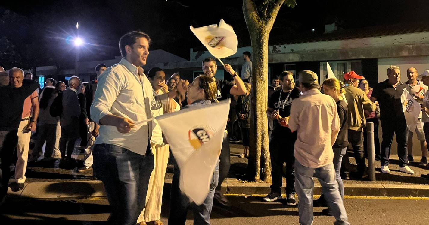 Largas centenas junto à Câmara de São Vicente fazem a festa (com vídeo)