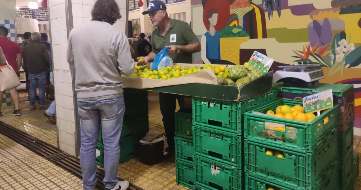 Mercado anima Natal em Santa Cruz