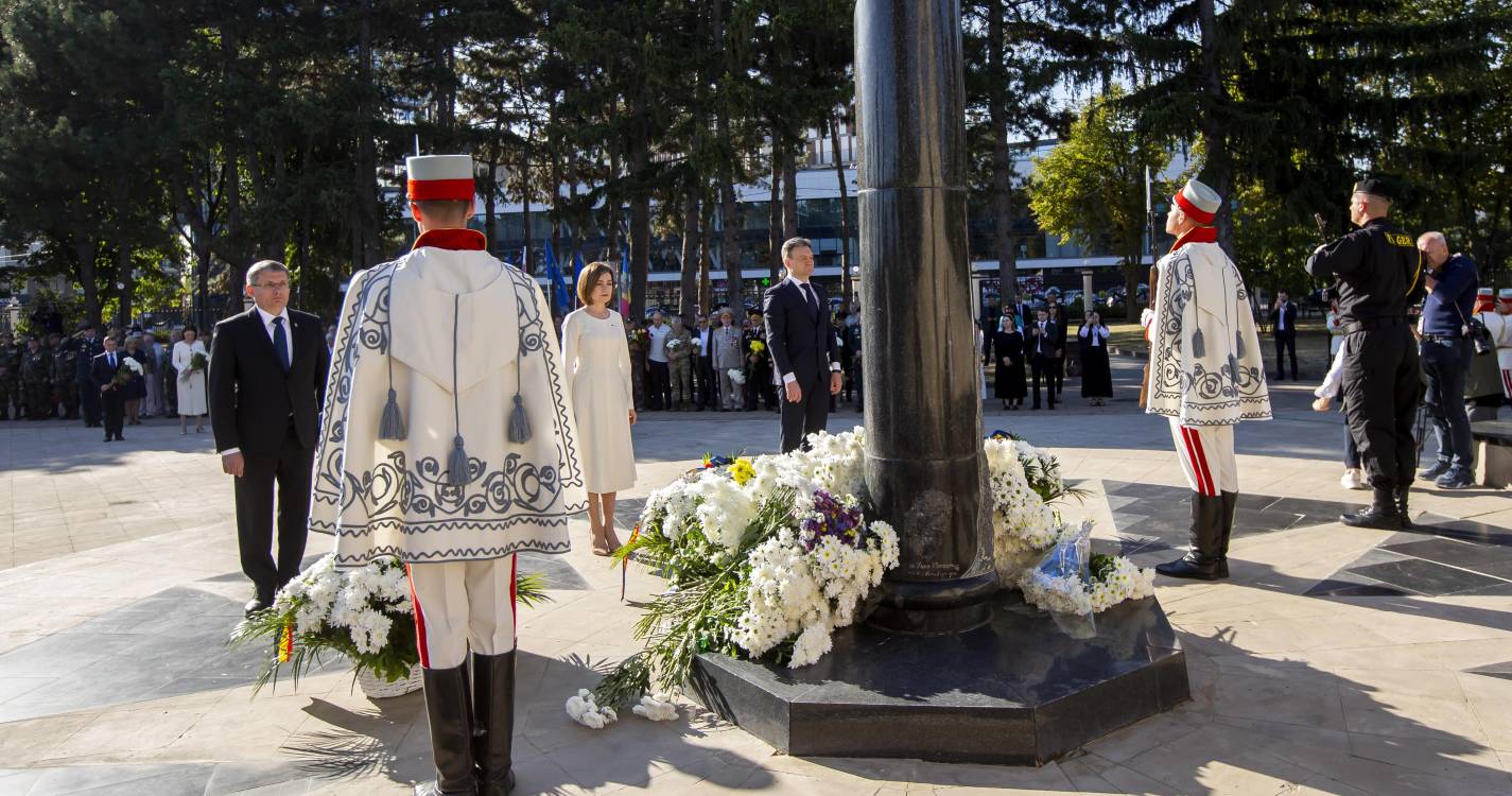 Líderes europeus em visita a Chisinau abrem a porta da UE à Moldova