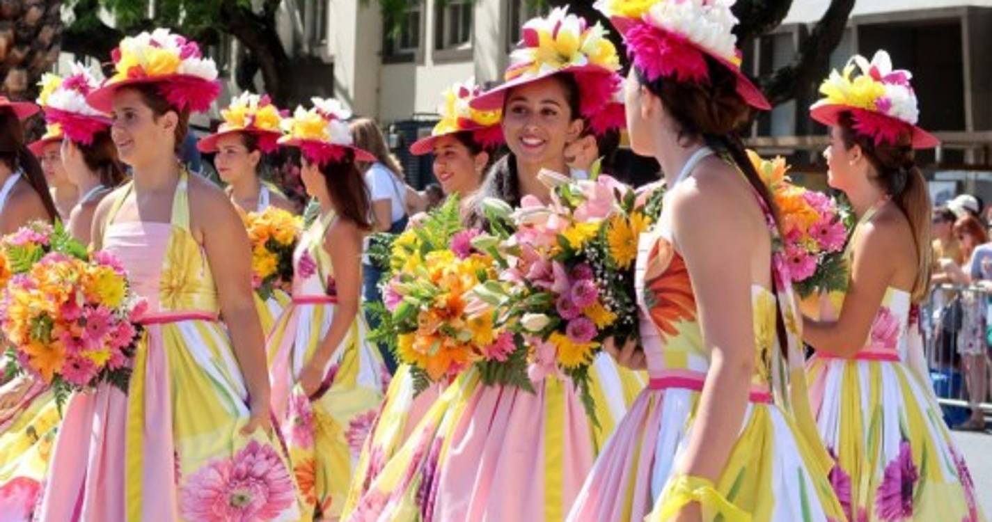 Imagens mostram animação e clássicos que lotaram a Avenida do Mar