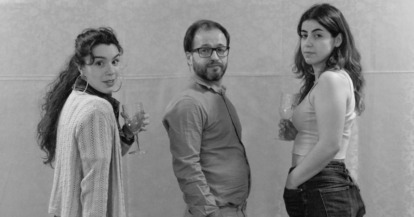 Comédia mordaz que junta três campos políticos à mesa sobe ao palco do Baltazar Dias