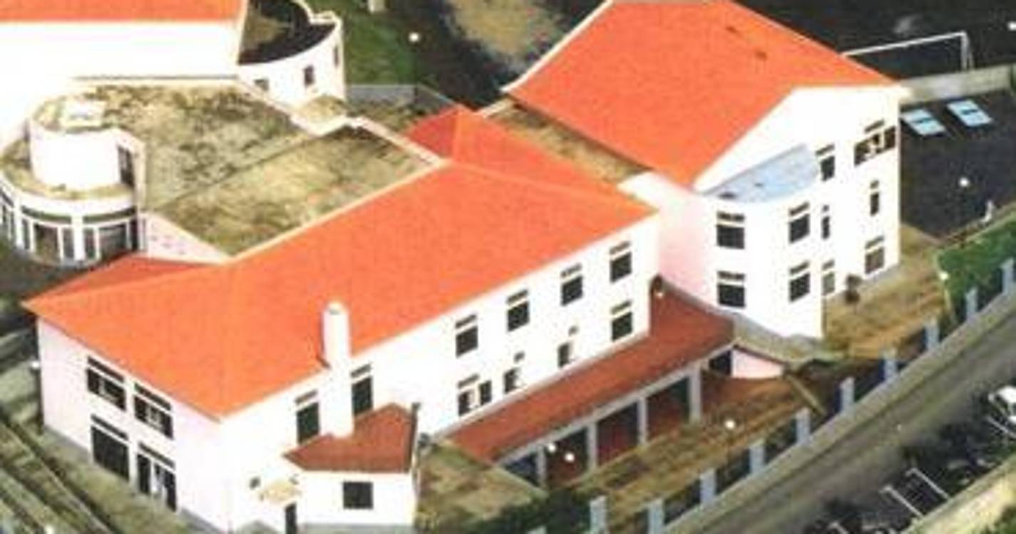 Escola Básica do Porto da Cruz realiza jantar solidário para compra de uma prótese a jovem da freguesia