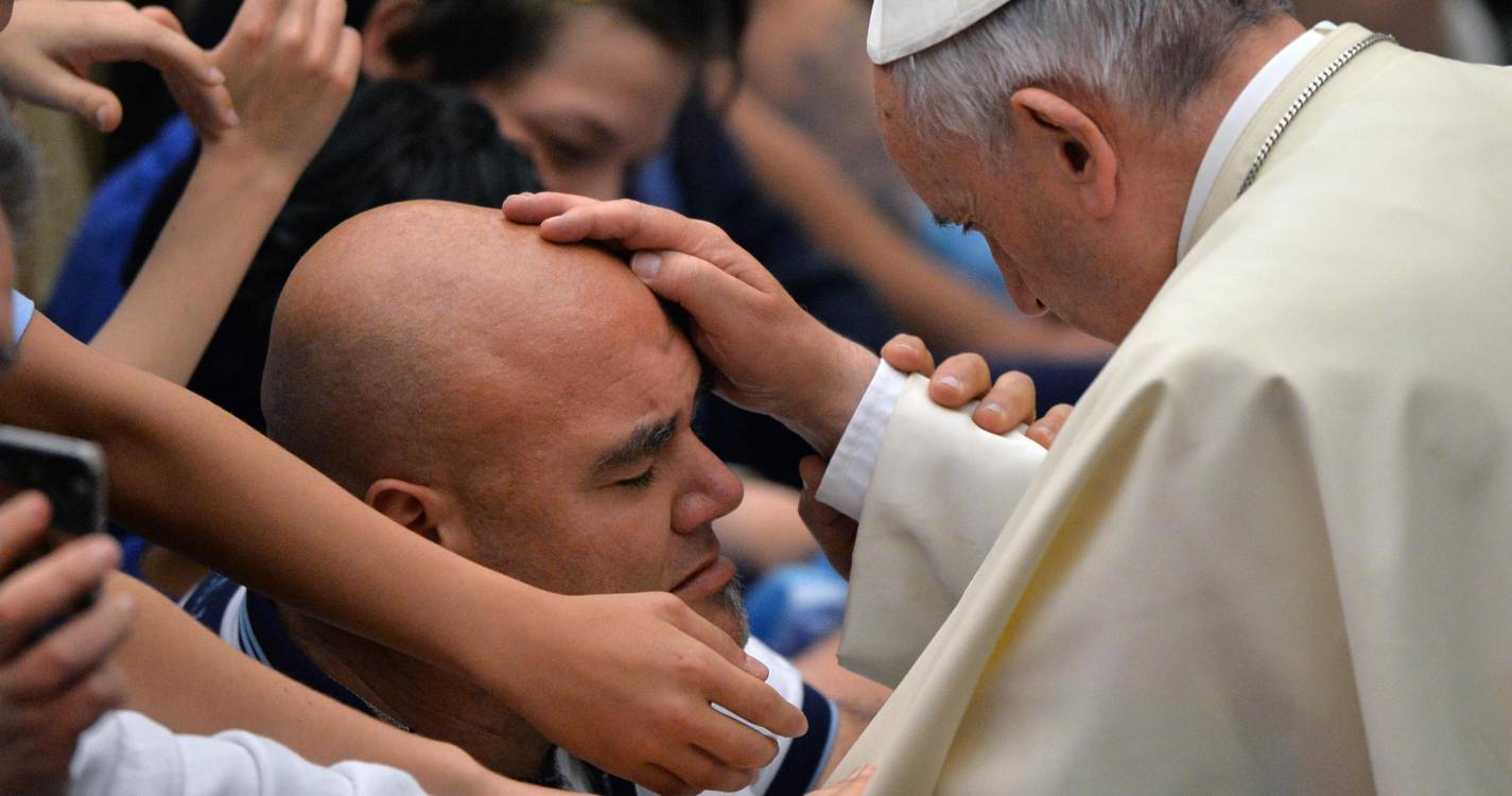 Francisco vai ter funeral mais simples do que antecessores