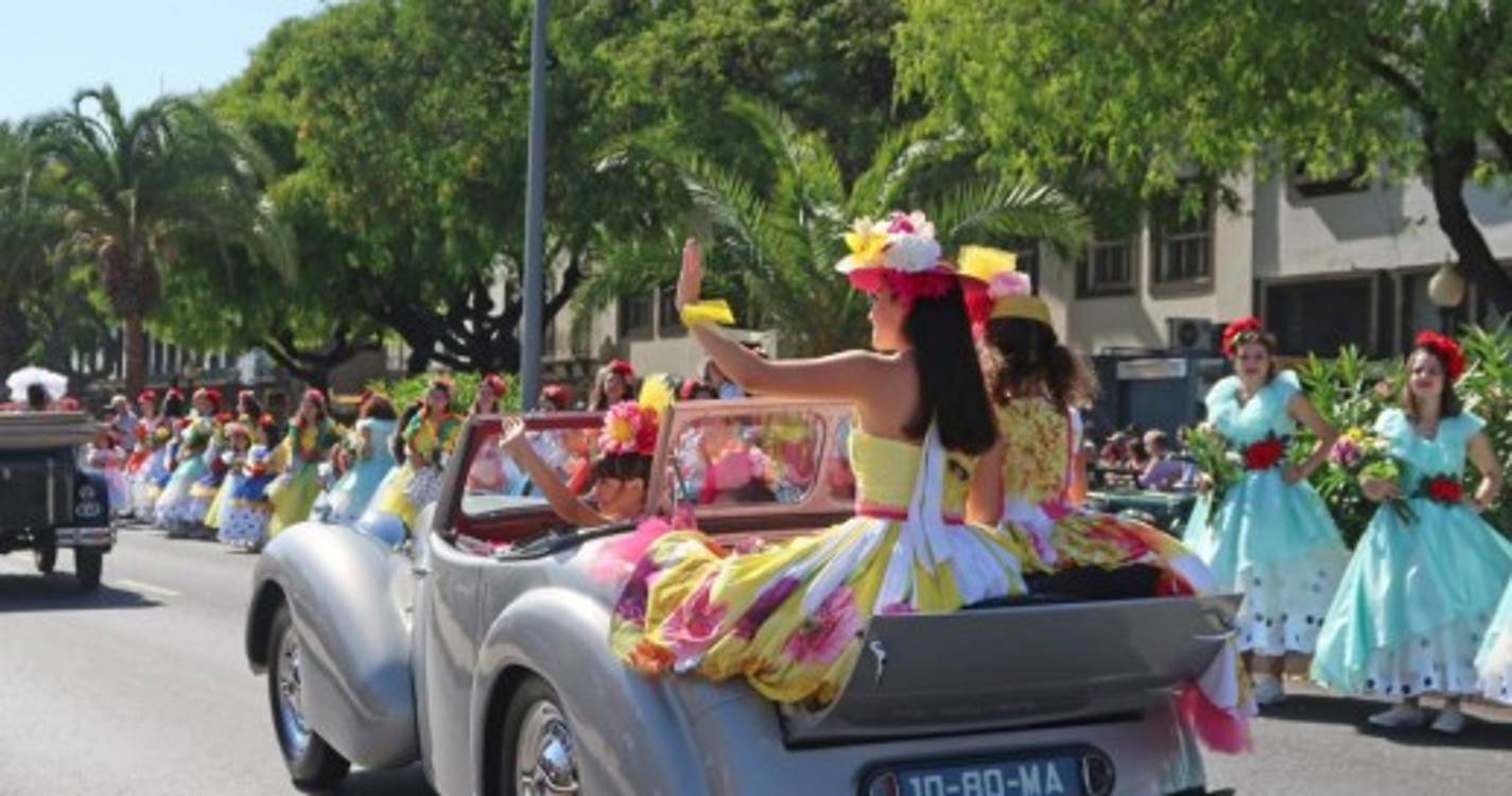 Imagens mostram animação e clássicos que lotaram a Avenida do Mar