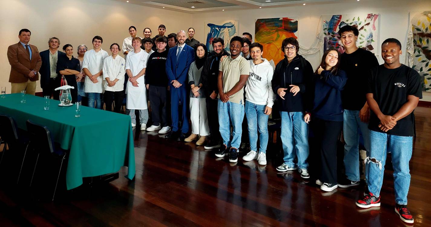 “A participação ativa dos jovens no processo político não é apenas um direito, mas uma responsabilidade crucial”