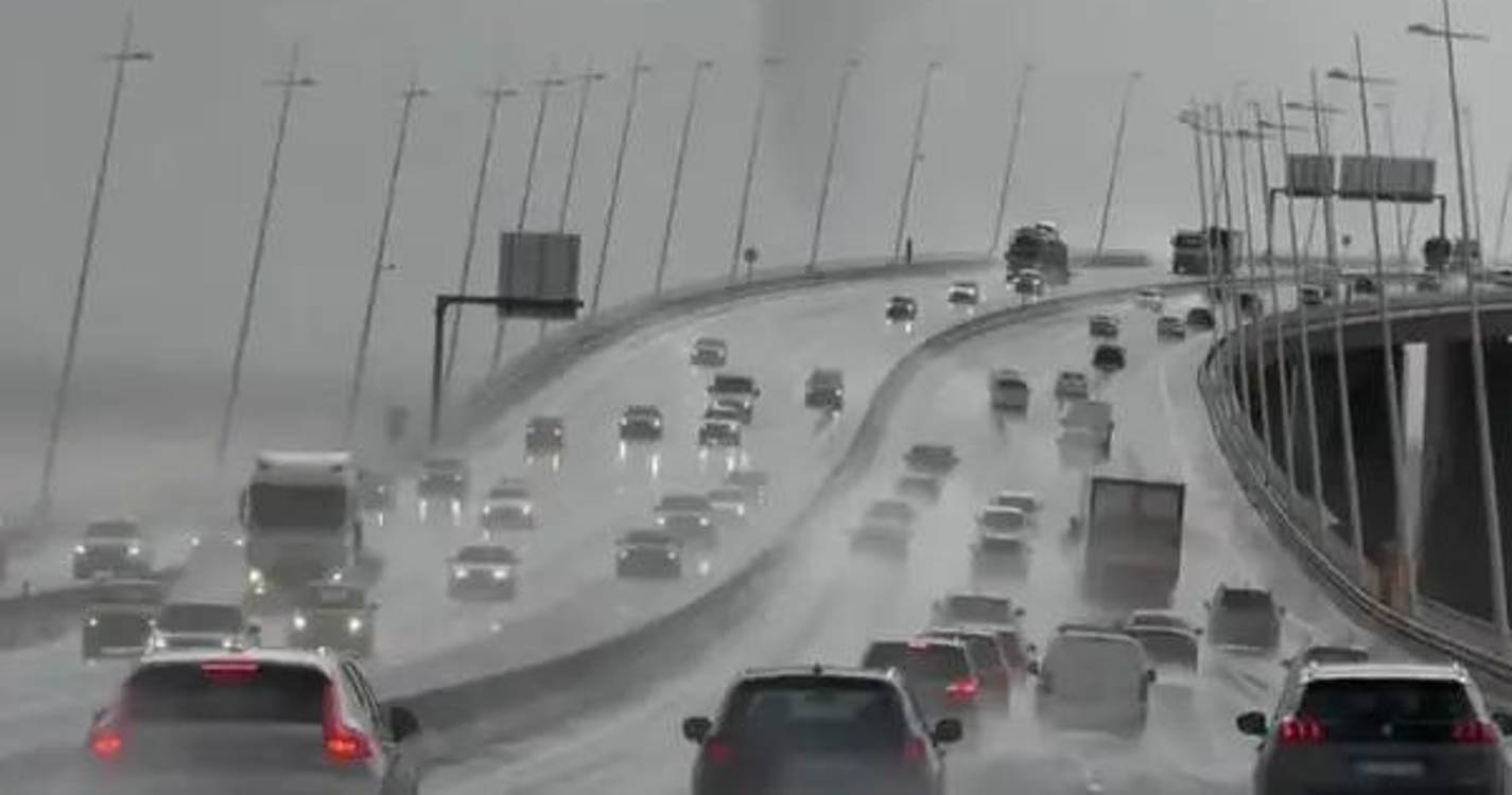 Tromba de água assustou condutores na ponte Vasco da Gama (com vídeo)