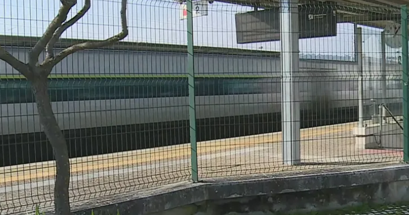 Homem morre atropelado por comboio na estação de Caxarias em Ourém