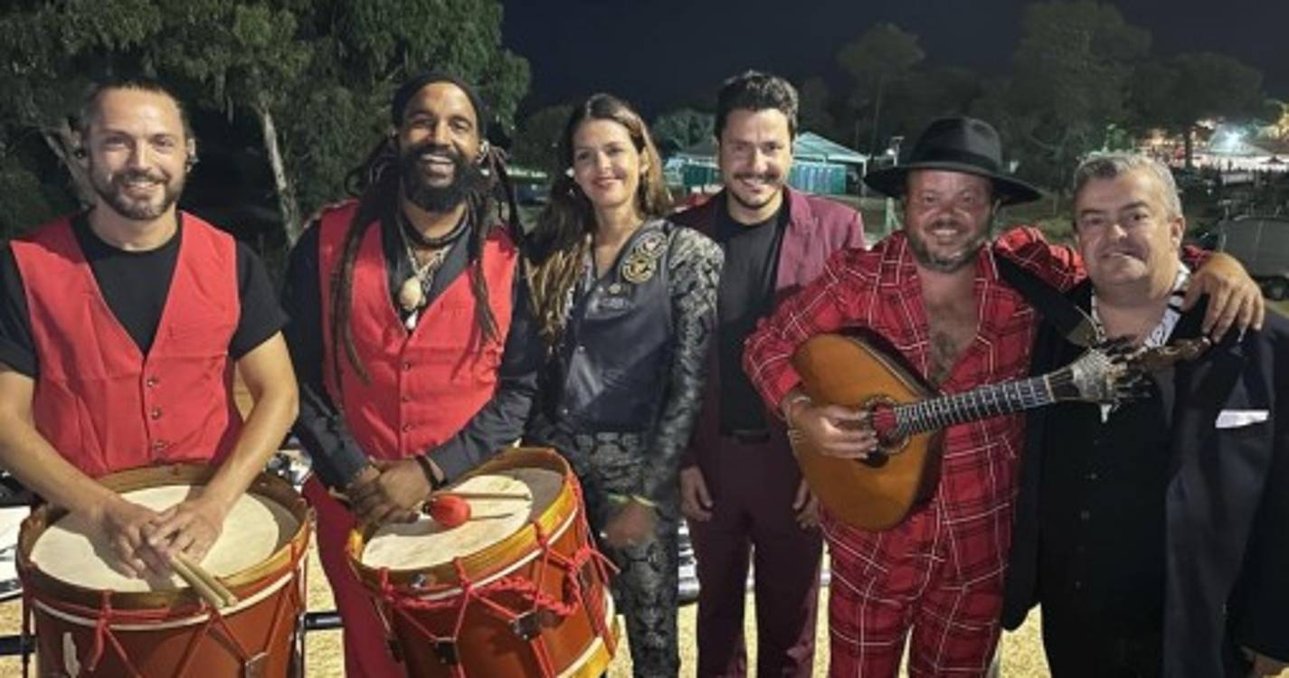 Fadista Cuca Roseta a banhos no Porto Santo