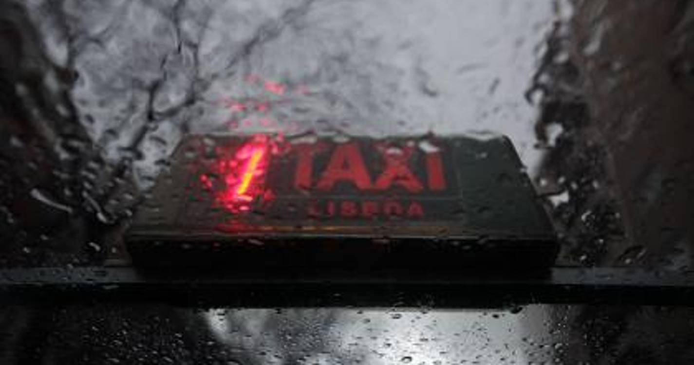 PSP detetou mais de 400 infrações de TVDE ou taxistas falsos no Aeroporto de Lisboa em 2024