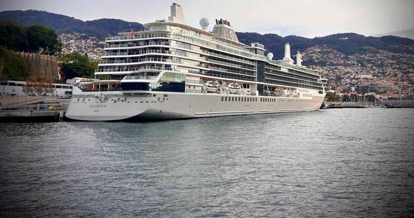 Cerimónia de boas-vindas a assinalar a estreia de um dos navios mais luxuosos do mundo