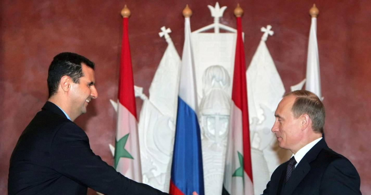 Bachar al-Assad em Moscovo, Rússia concedeu asilo