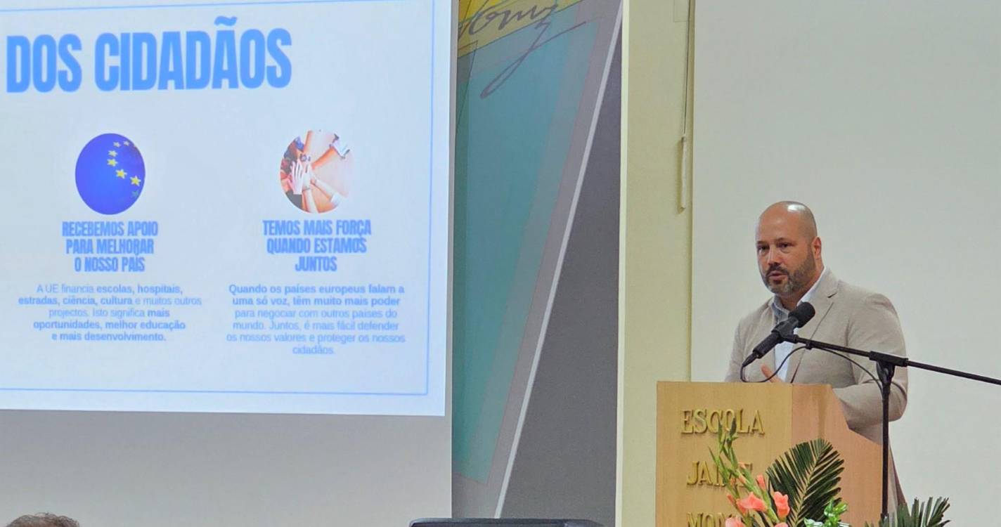 Sérgio Gonçalves esteve no liceu Jaime Moniz para debater sobre o orçamento europeu