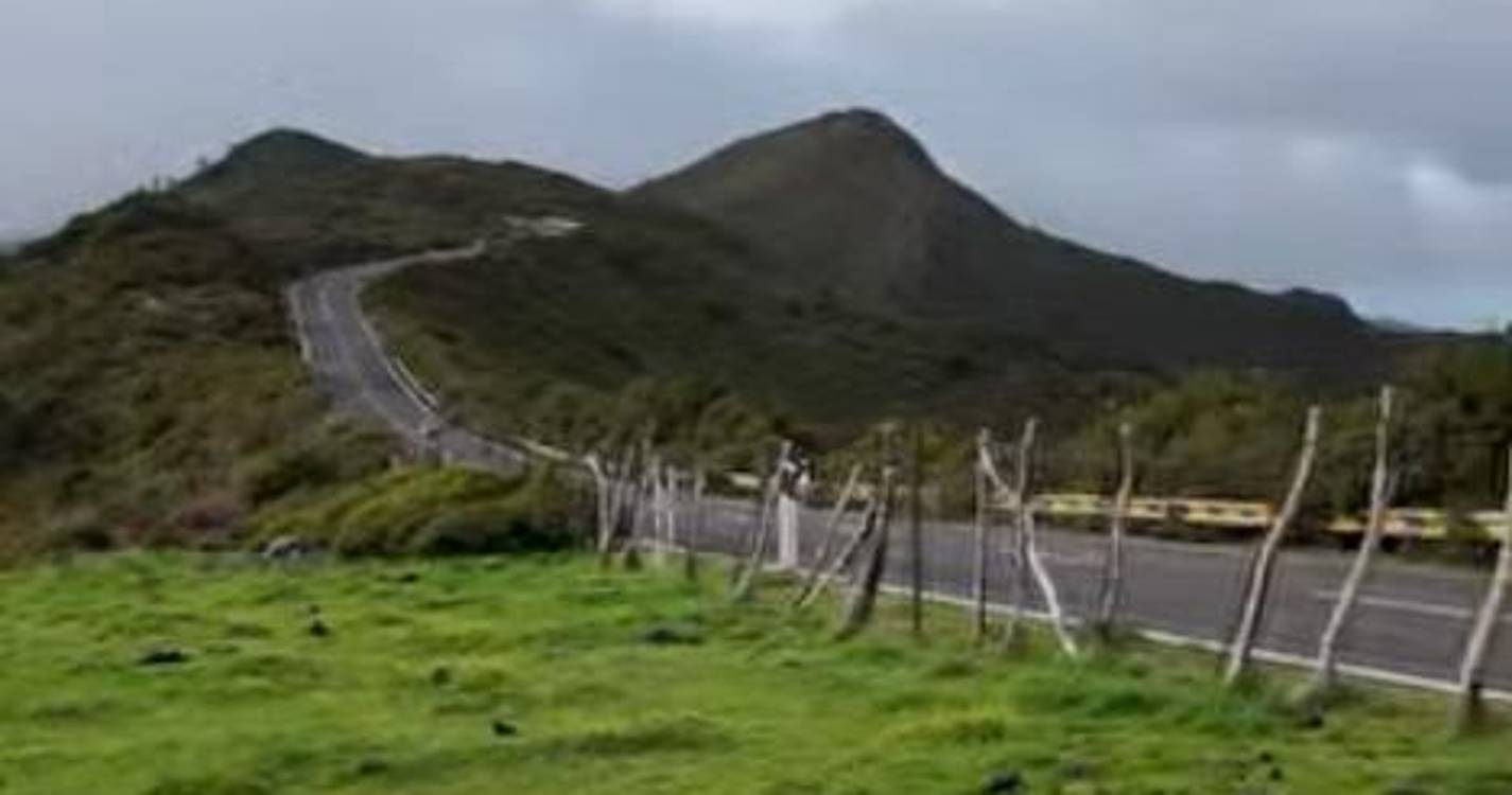 Siga pela ‘Estrada Municipal’ até ao Estreito da Calheta (com vídeo)