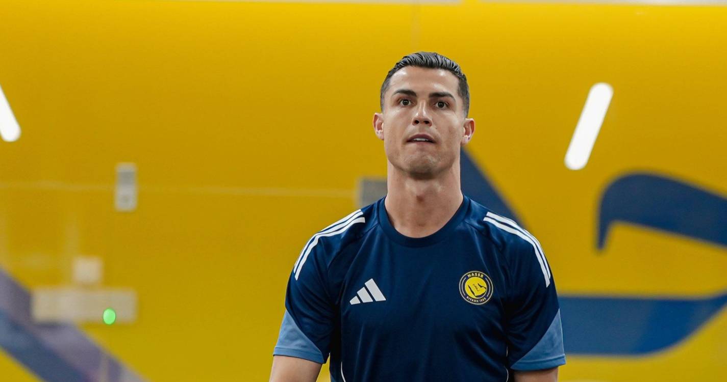 Ronaldo envia jato para Madrid e continua a treinar em Riade