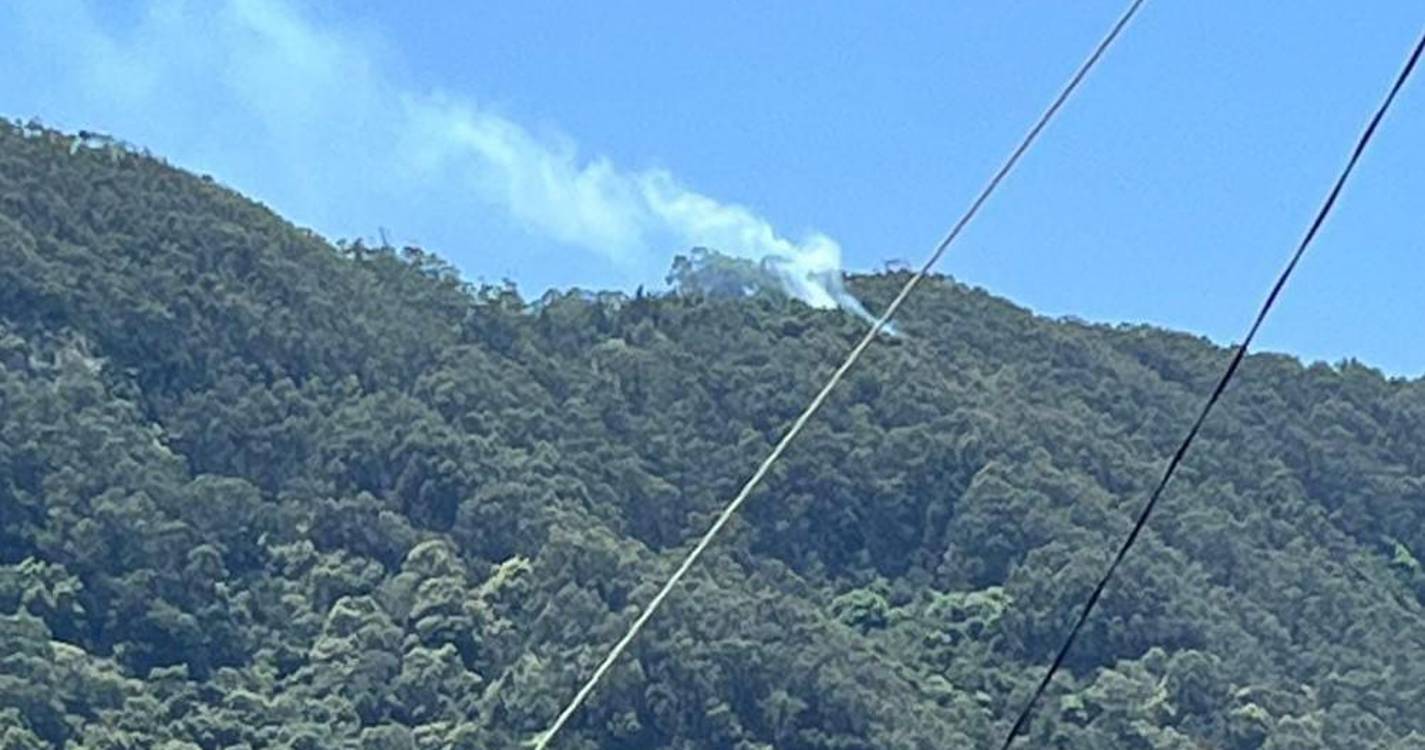 Reacendeu o incêndio de Água de Pena