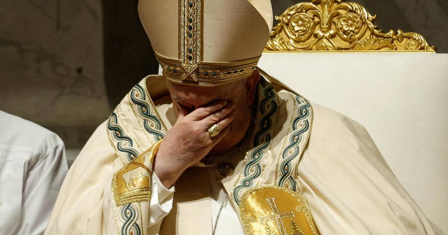 Papa Francisco recordou guerras na homilia da vigília pascal