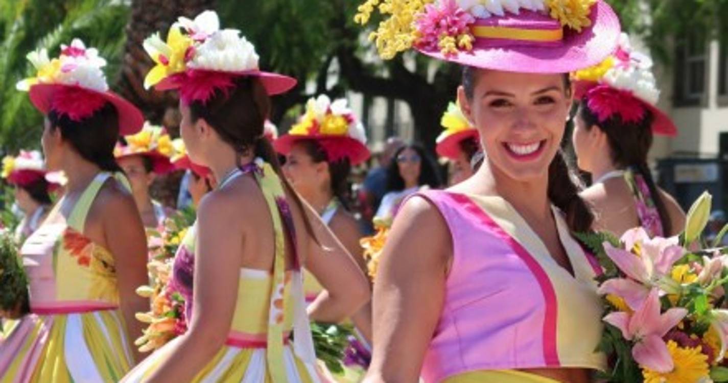 Imagens mostram animação e clássicos que lotaram a Avenida do Mar