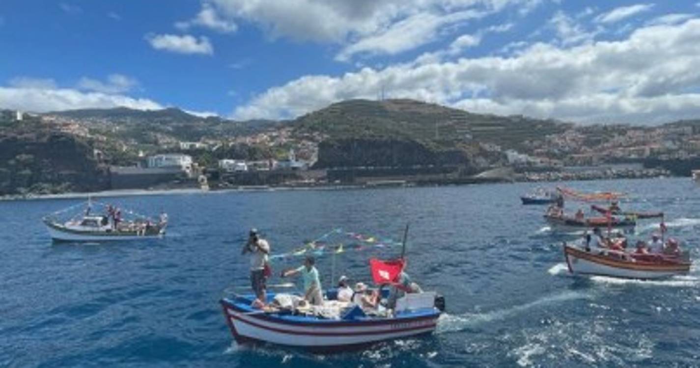 Procissão dos pescadores volta ao mar ao fim de 20 anos (com fotos)