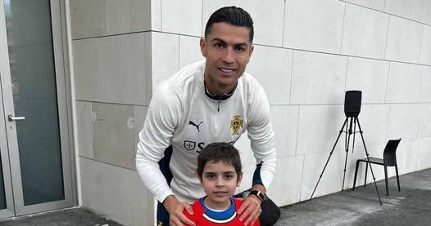 Chagas Freitas faz homenagem a criança que morreu no dia de aniversário, mas cumpriu o sonho de conhecer CR7