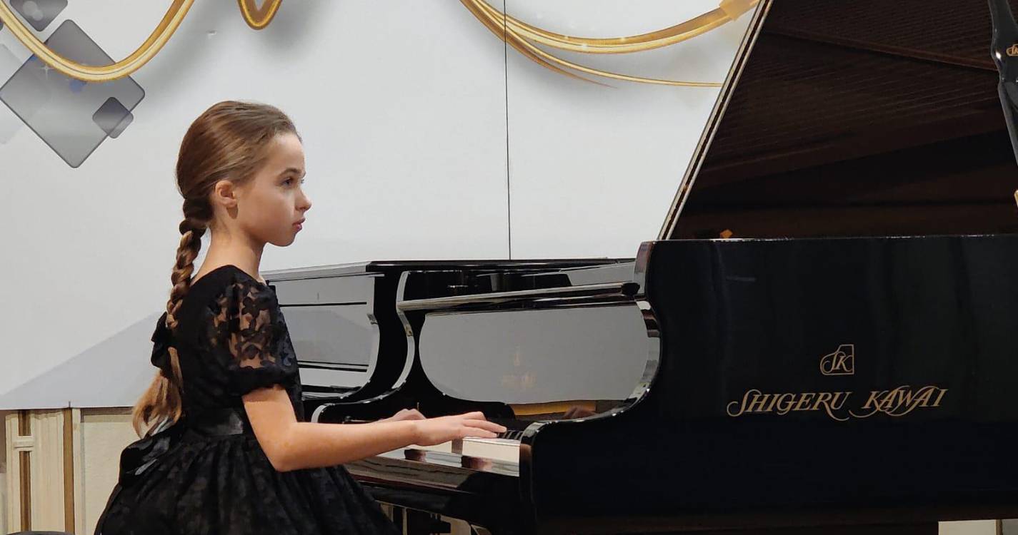 Talento de jovem pianista do conservatório rende 2.º prémio em concurso internacional de música clássica