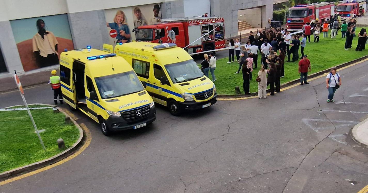 Simulacro de emergência capta atenções no Forum Madeira (com fotos e vídeo)