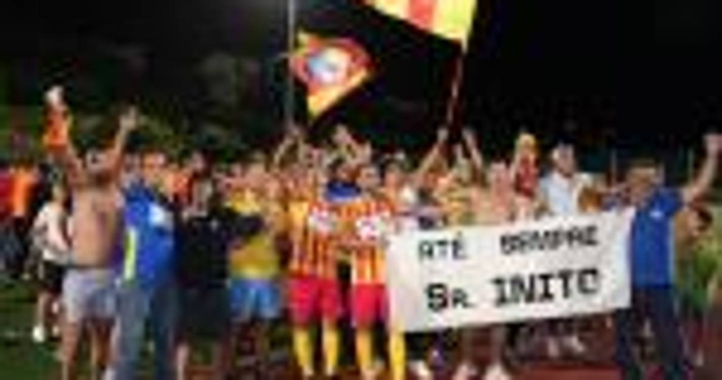 Veja a festa dos adeptos e dirigentes do Caniçal após a conquista da Supertaça