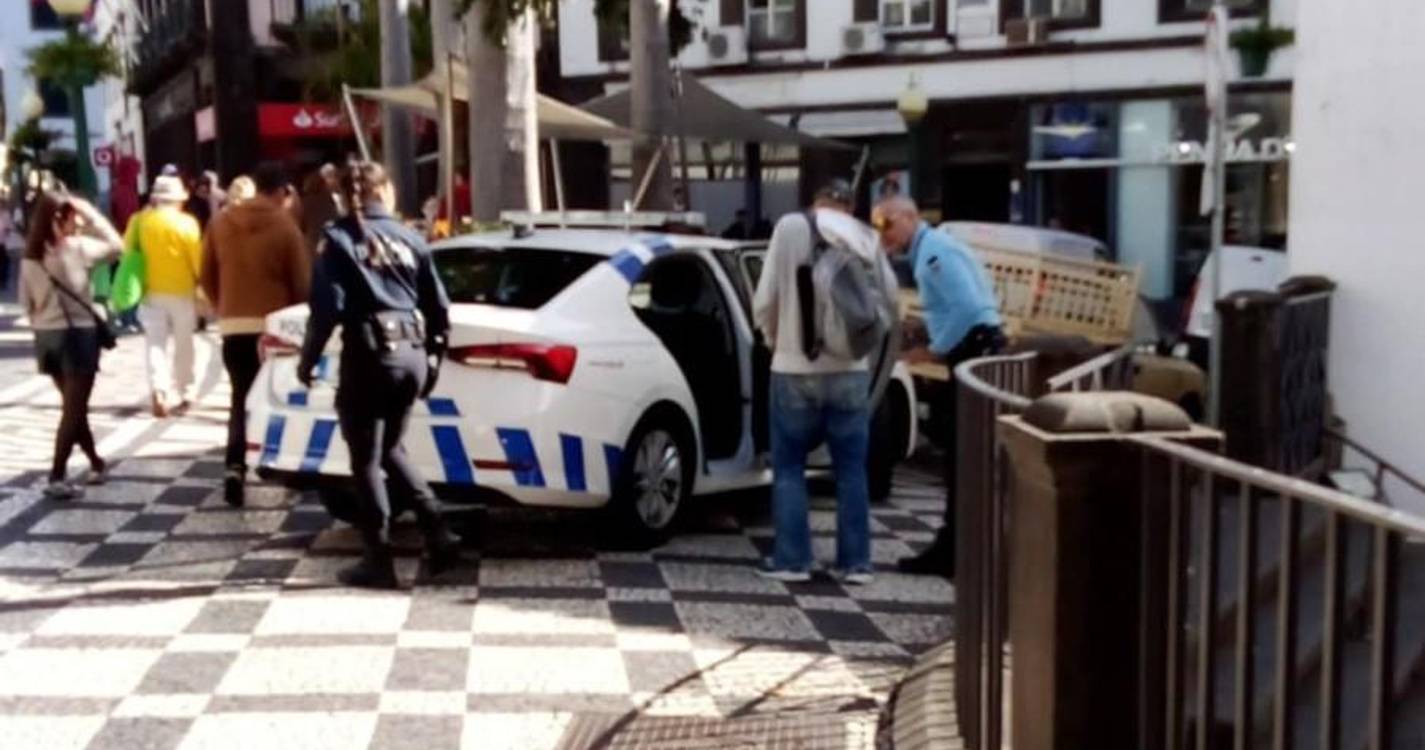 Polícia identifica homem na posse de uma arma branca junto à Sé (com fotos)