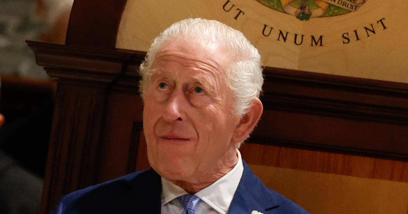 Rei Carlos III inaugura monumento dedicado a soldados LGBT+