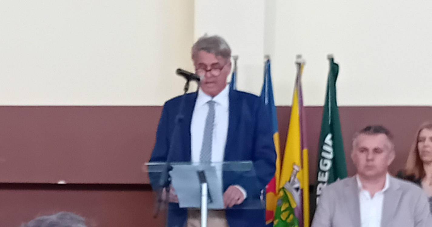 Pedro Gomes emocionado durante sessão solene da Junta de Freguesia de São Roque