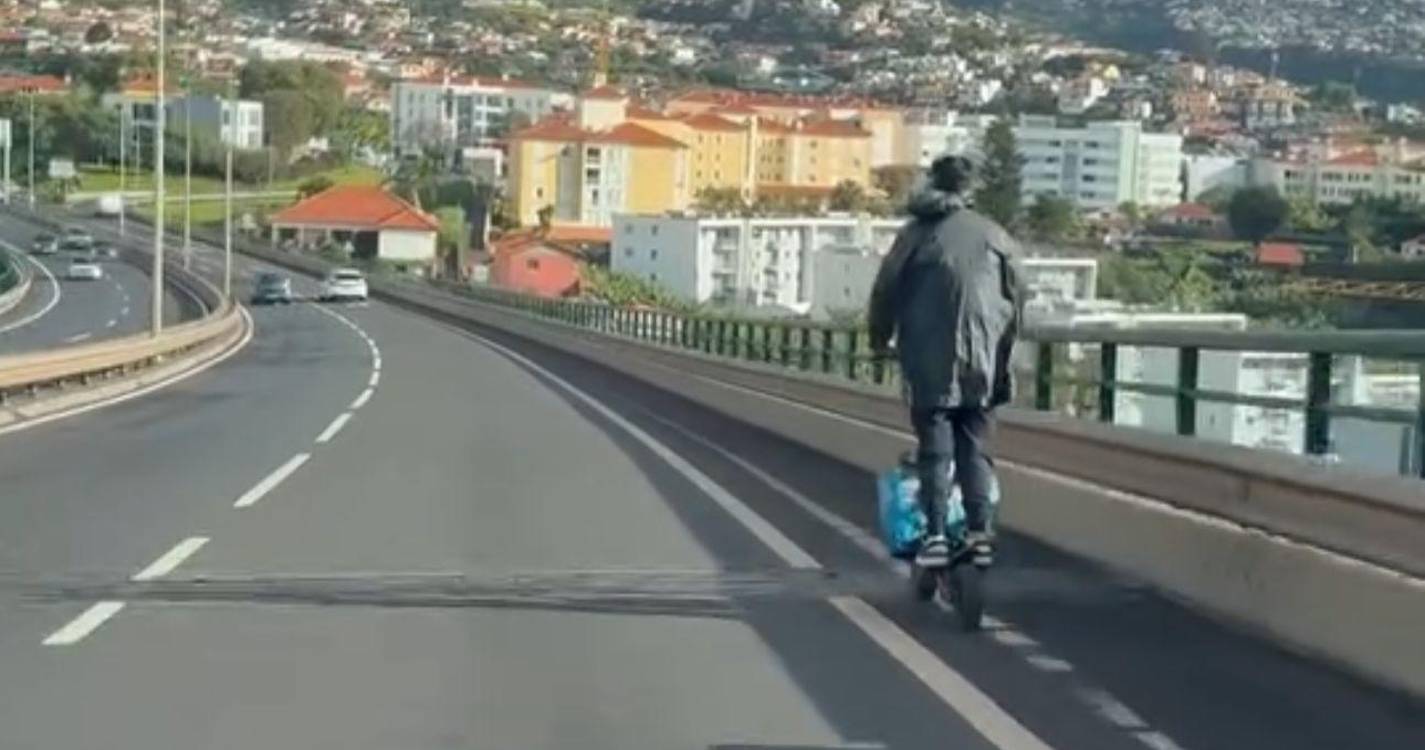 Homem a andar de trotinete na via rápida no Funchal surpreende condutores