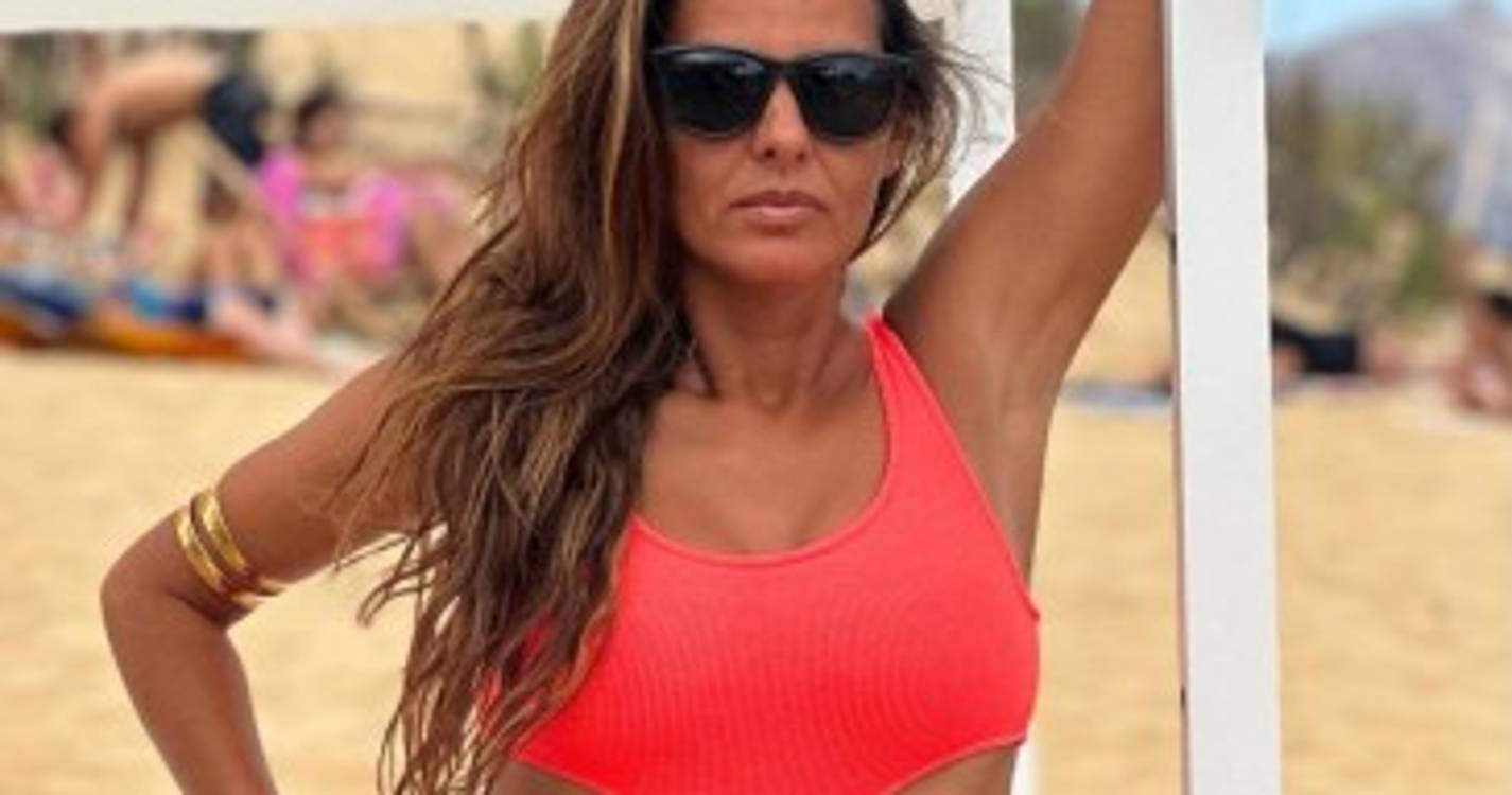 Fadista Cuca Roseta a banhos no Porto Santo