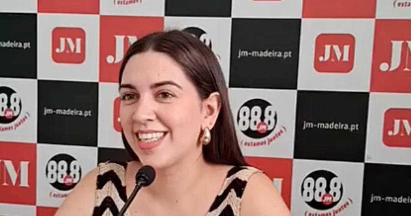 Pérola dos Vinhos promove passeio de catamarã com vinho, sushi e música